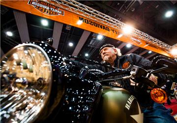 Probe sitzen auf dem Traumkrad, die nächste Tour planen, fachsimpeln und sich eindecken für die neue Saison – die Oldenburger Motorrad-Show soll Lust machen auf den ersten Ausritt 2018. 