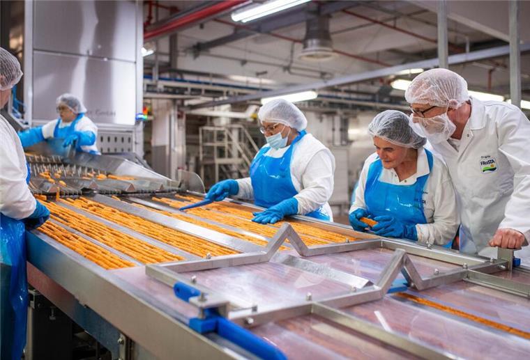 Frosta stellt in Bremerhaven jetzt vegane „Fischstäbchen“ her Produktion der veganen Stäbchen