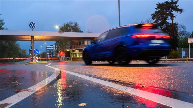 Chipmangel, Zölle, Porsche: VW kämpft mit vielen Baustellen Produktionsstopps wegen fehlender Halbleiter konnte VW bisher vermeiden.