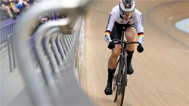 Bahnrad-Champions-League: Horror-Crash mit Pröpster Pröpster war bei der Champions League in London in einen heftigen Sturz verwickelt.