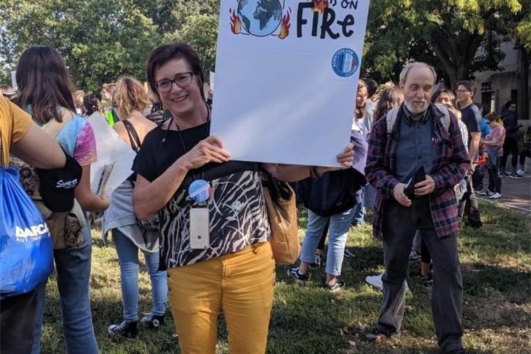 Prof. Dr. Katharina Theis-Bröhl möchte Menschen für den Klimaschutz sensibilisieren.