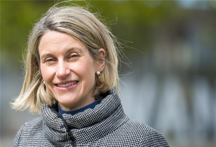 Sunhild Kleingärtner, Direktorin, steht vor dem Deutschen Schifffahrtsmuseum