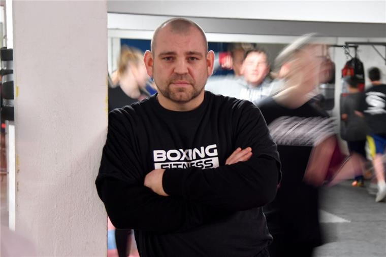 Profi-Boxer Eugen Buchmüller aus Bremerhaven konnte nach einem Krampf nicht weiter boxen.