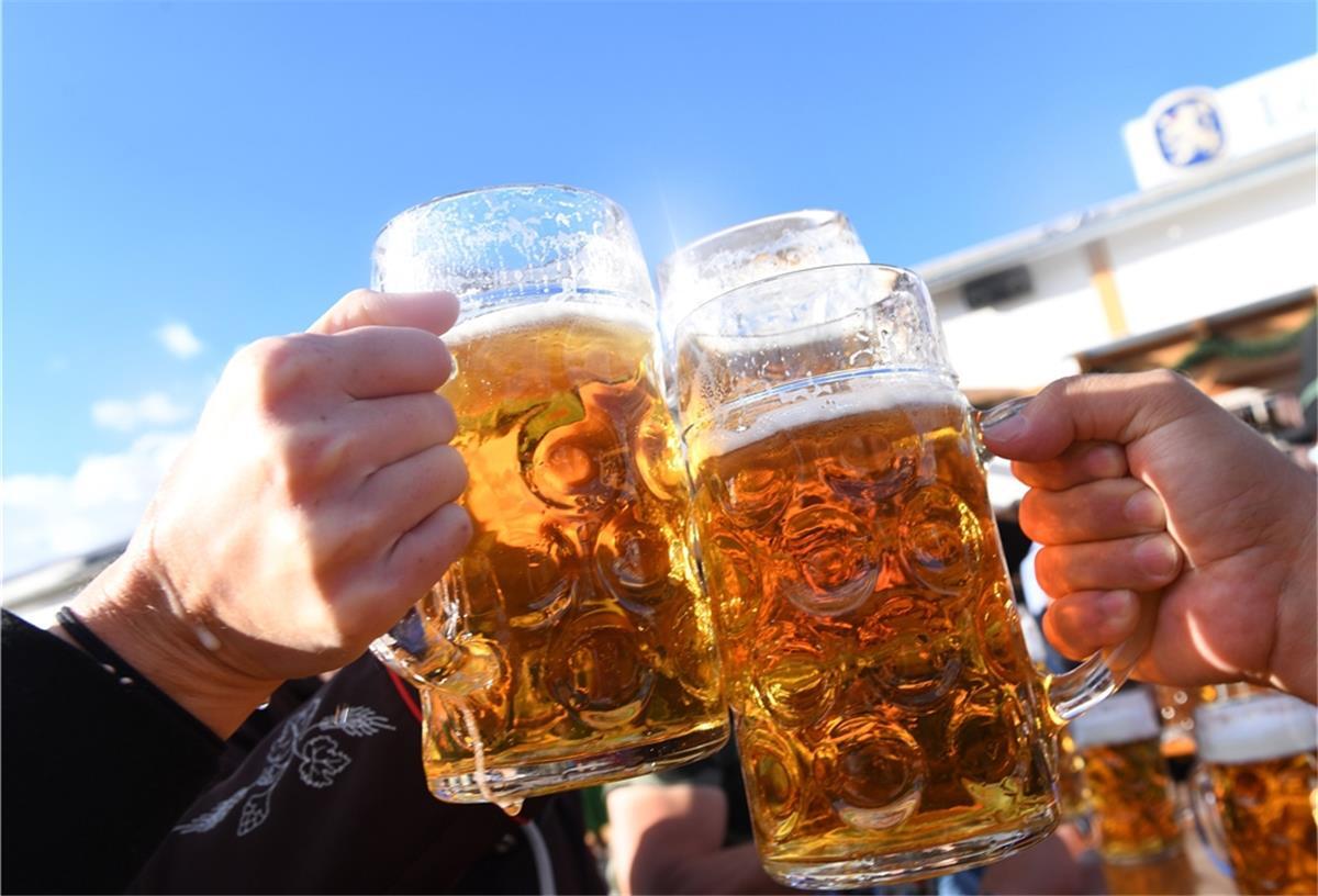 Prost! Zum Internationalen Tag des Bieres ein leckeres Helles!