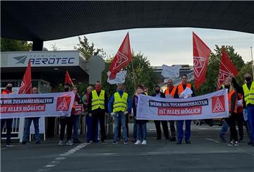 Protestaktion am Mittwochmorgen vorm Werktor von Premium Aerotec in Nordenham.
