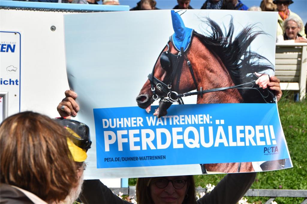 Proteste von Tierschützern von Peta: Im letzten Jahr machte das Duhner Wattrenne...