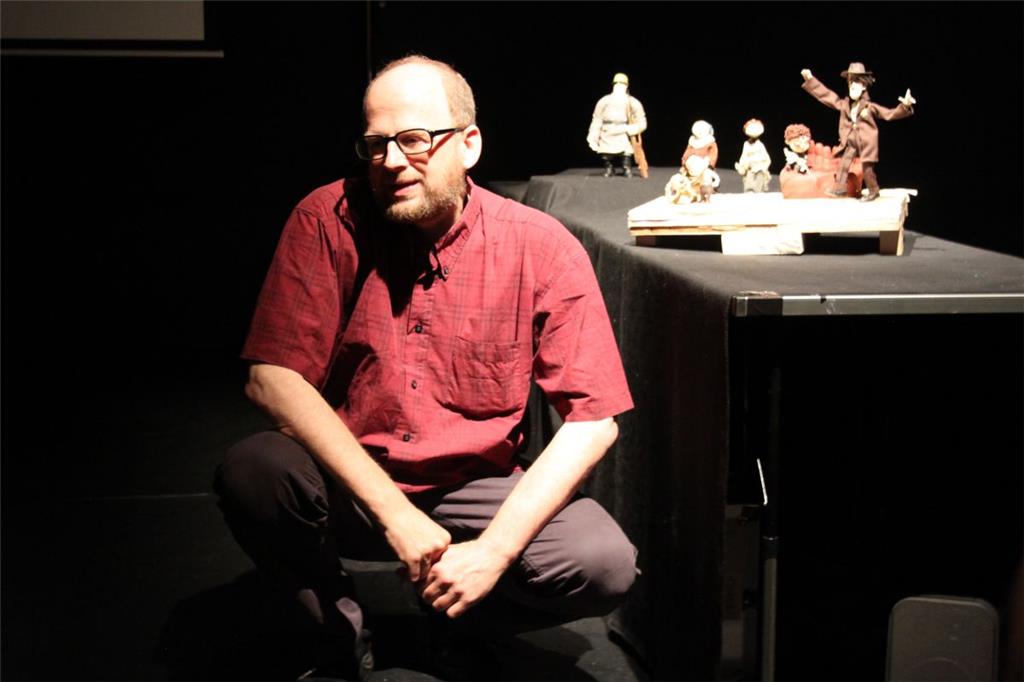 Slow-Motion-Trickfilmer Martin Molke im Figurentheater
