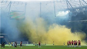 Pyrotechnik beim Fußball-Derby zwischen Hannover 96 und Eintracht Braunschweig.
