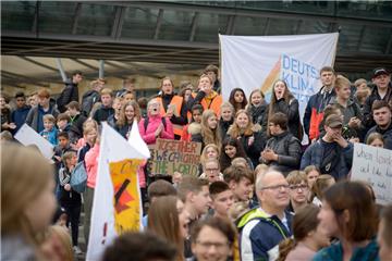&quot;Fridays For Future&quot;: Demonstration in Bremerhaven.  Foto: Schimanke