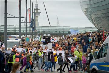 &quot;Fridays For Future&quot;: Demonstration in Bremerhaven.  Foto: Schimanke