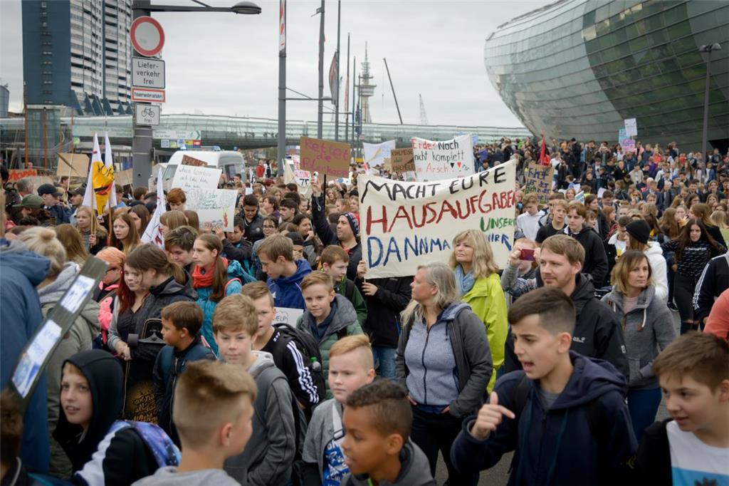 &quot;Fridays For Future&quot;: Demonstration in Bremerhaven.  Foto: Schimanke