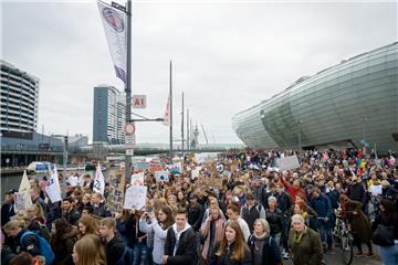 &quot;Fridays For Future&quot;: Demonstration in Bremerhaven.  Foto: Schimanke