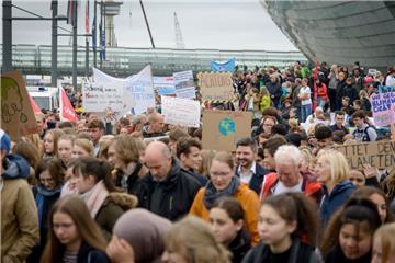&quot;Fridays For Future&quot;: Demonstration in Bremerhaven.  Foto: Schimanke