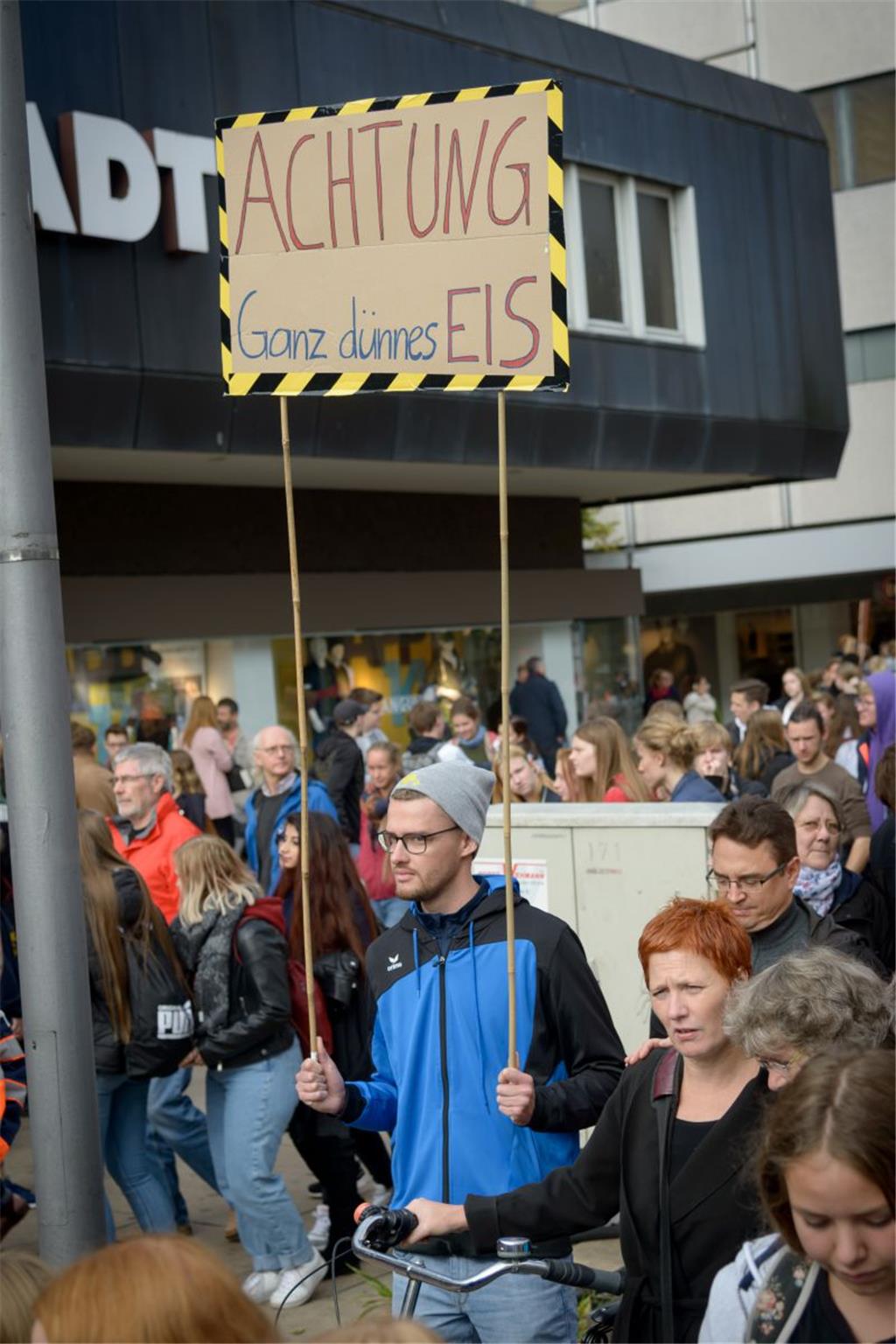 &quot;Fridays For Future&quot;: Demonstration in Bremerhaven.  Foto: Schimanke
