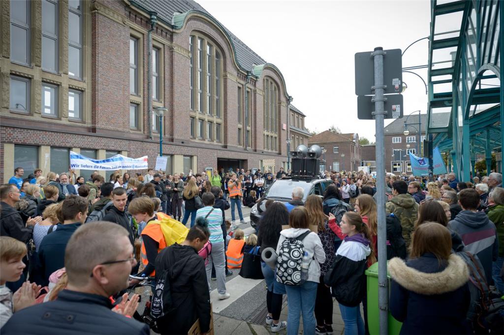 &quot;Fridays For Future&quot;: Demonstration in Bremerhaven.  Foto: Schimanke