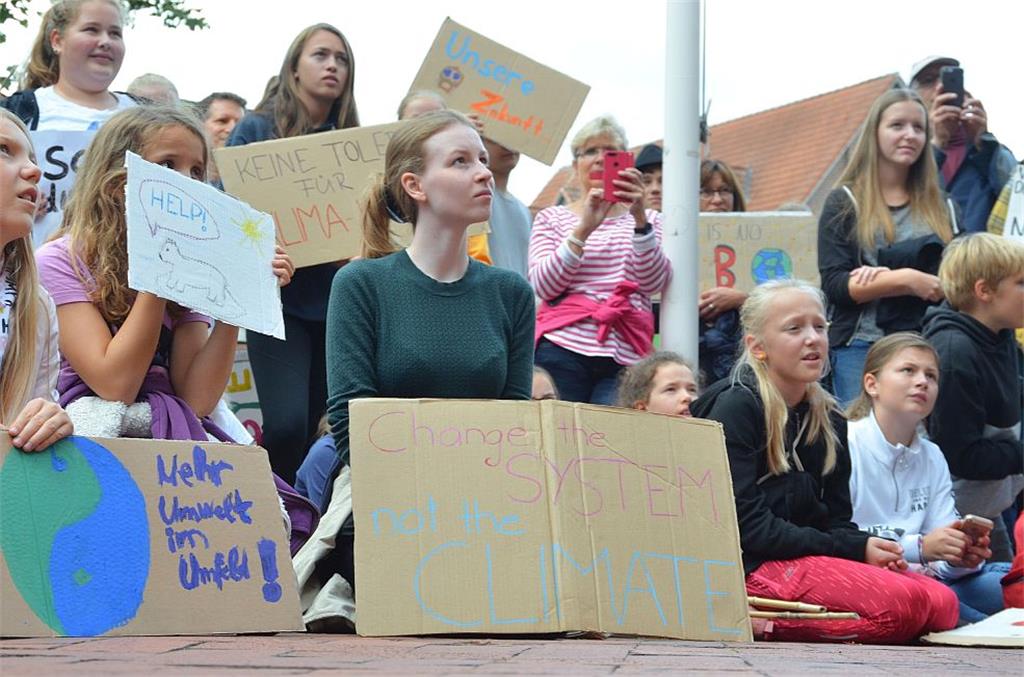 &quot;Fridays for Future&quot;: Die Ortsgruppe Zeven stellte am Nachmittag zum z...
