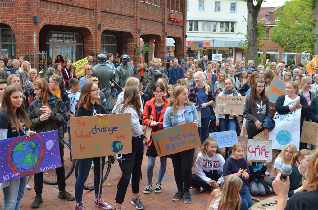 &quot;Fridays for Future&quot;: Die Ortsgruppe Zeven stellte am Nachmittag zum z...