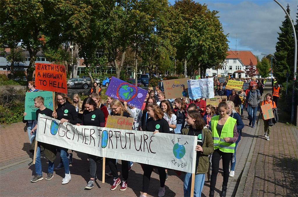 &quot;Fridays for Future&quot;: Die Ortsgruppe Zeven stellte am Nachmittag zum z...