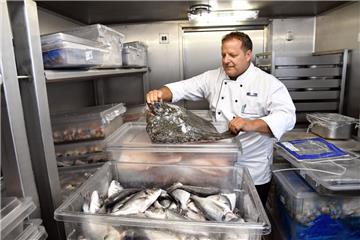 &quot;Mein Schiff 5&quot; vor der Abreise. Alain Doenlen ist der Executive Chef ...