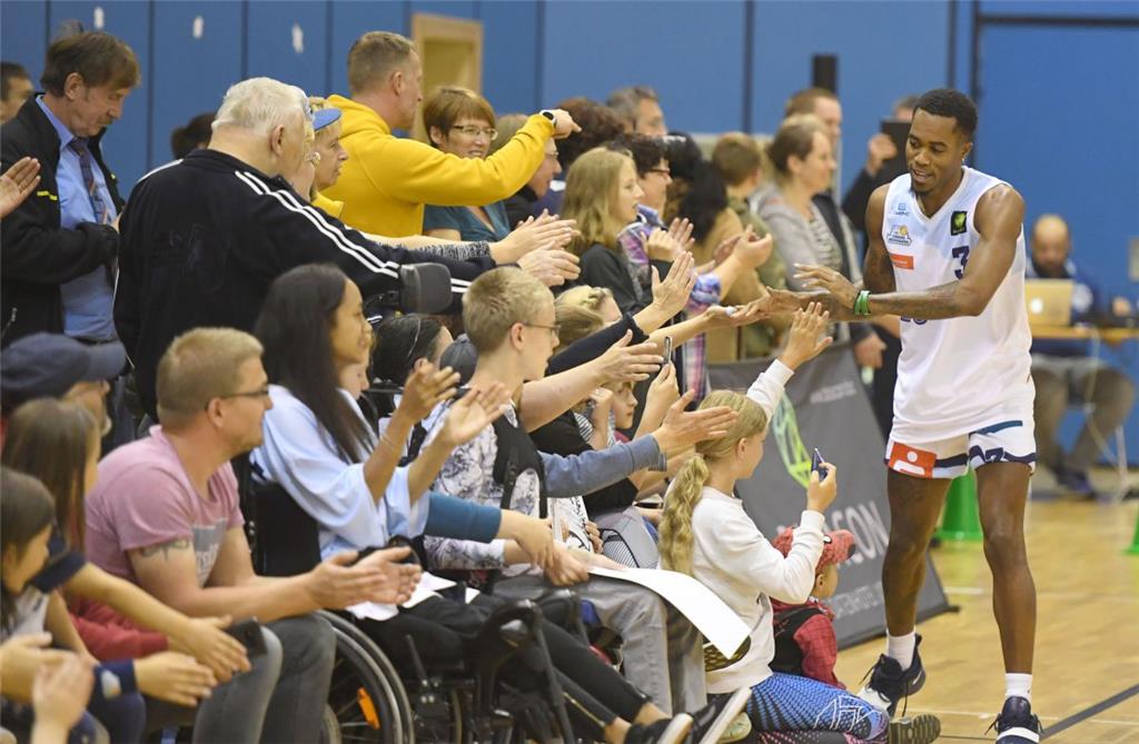 &quot;Tag der Fans&quot; bei den Eisbären Bremerhaven. Foto: Scheer
