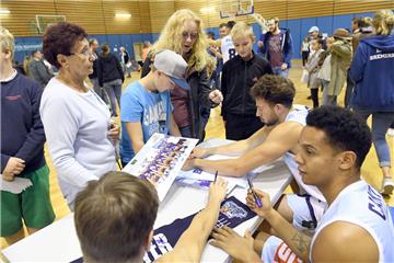 &quot;Tag der Fans&quot; bei den Eisbären Bremerhaven. Foto: Scheer