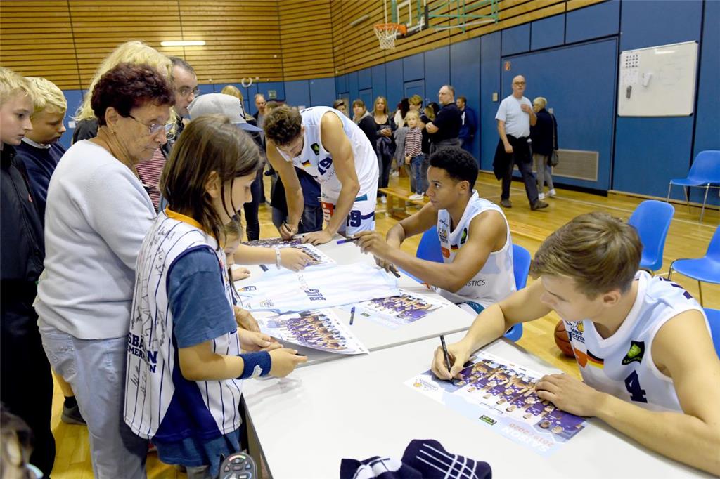 &quot;Tag der Fans&quot; bei den Eisbären Bremerhaven. Foto: Scheer