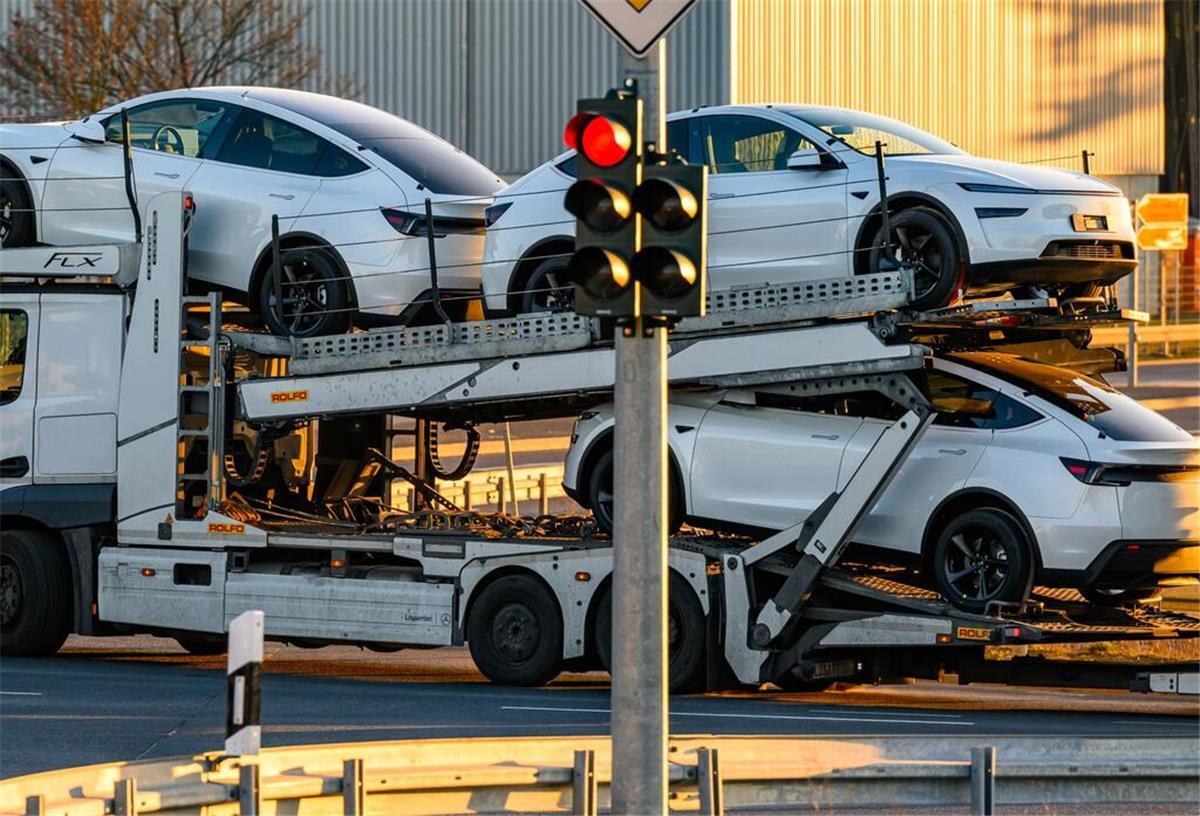 E-Autos verramscht? Rabatte sprengen alle Rekorde Elektrofahrzeuge vom Typ Tesla Model Y