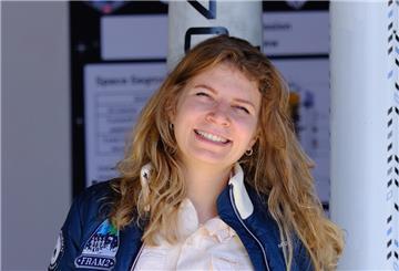 Schwerelos, aber nicht ohne Folgen: Rabea Rogge spürt die Last der Rückkehr. Ihr Ziel: Frauen für Wissenschaft entflammen.  