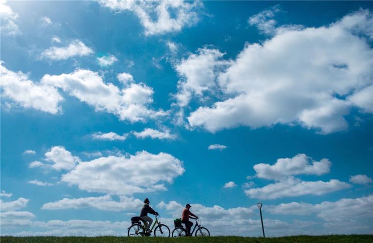 Radfahren auf dem Deich ist eine schöne Sache - funktioniert im Moment aber nicht zwischen Imsum und Wremen.
