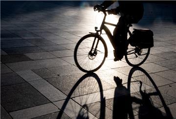 Radfahren ist beliebt. Jetzt könnten die Geestländer an ihrem Radwegenetz mitarbeiten.