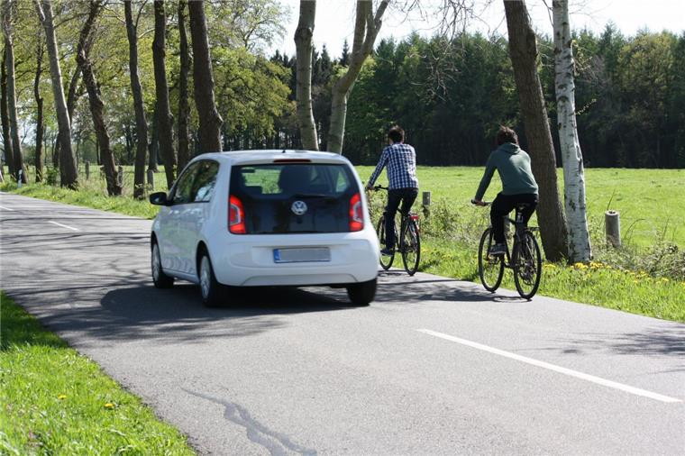 Bauarbeiten für Radweg nach Flögeln beginnen bald Radfahrer auf der Kreisstraße 18 von Flögeln nach Bad Bederkesa leben gefährlich. Seit Jahrzehnten plädieren die örtlichen Politiker für den Bau eines Radweges – in Kürze beginnen die Arbeiten.