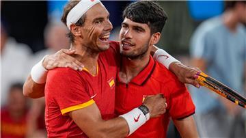 Rafael Nadal (links) ist neben Carlos Alcaraz auch für das spanische Team nominiert, das bei der Endrunde im Davis Cup um den Titel spielen soll.