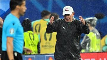 Ralf Rangnick kann das Ausscheiden der Österreicher nicht glauben.