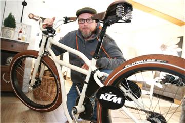 Ralf Reiners steht auf seine coolen Cruiser-Fahrräder. 