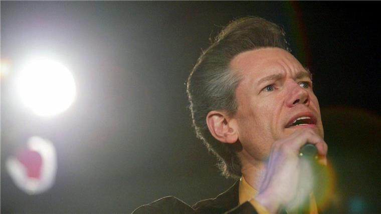 Randy Travis: Erster Song nach schwerem Schlaganfall Randy Travis meldet sich nach einer längeren krankheitsbedingten Pause zurück.