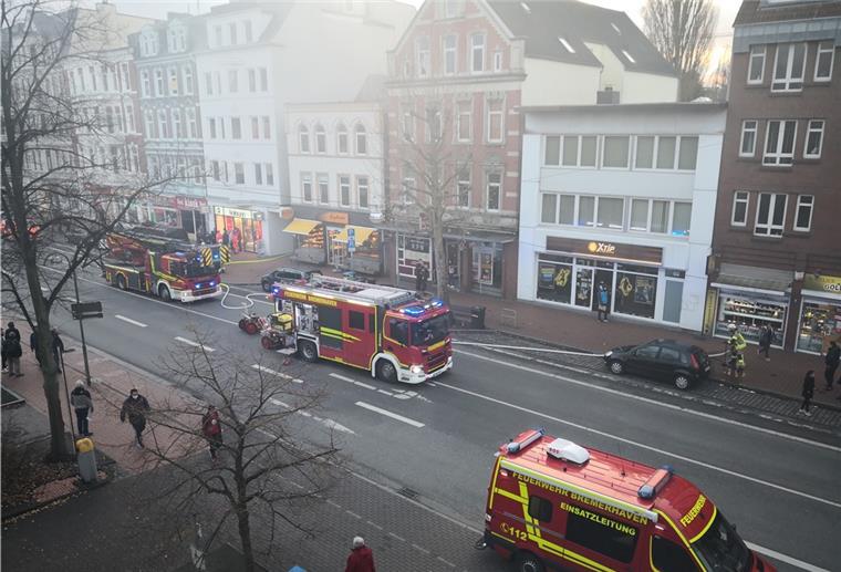 Hafenstraße: Feuerwehr löscht Küchenbrand Rauchentwicklung in der Hafenstraße in Höhe des Stadtparks.