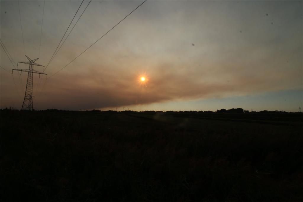 Rauchwolke in Nordenham: Die Ursache liegt wohl in Meppen. Foto: Lorenz