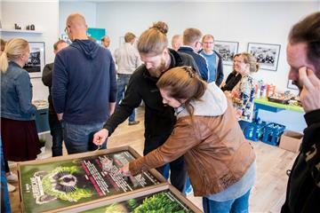 Raum für Fragen und Gespräche rund ums Hurricane-Festival bietet der „Pop-up-Store“ in der Großen Straße. Wer mag, kann sich zudem Bilder von früheren Veranstaltungen ansehen. Und Karten gibt‘s auch.