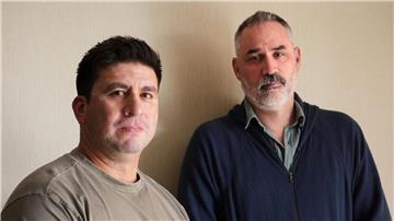 Ray Mendoza (l) und Alex Garland, Co-Autoren und Co-Regisseure des Films „Warfare“.