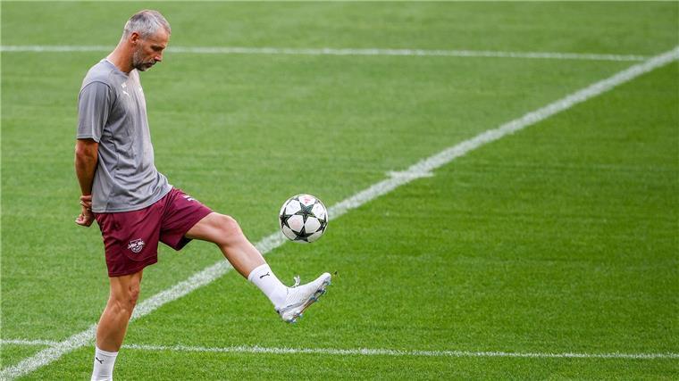Hitzige Atmosphäre bereitet RB Leipzig keine Sorgen RB-Coach Marco Rose leitete das Training in Madrid.