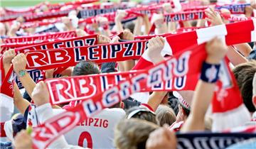RB Leipzig ist am Ziel: Die Fans freuen sich über den Aufstieg in die Fußball-Bundesliga.