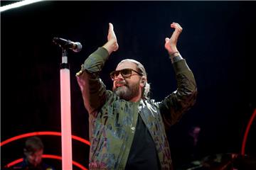 Rea Garvey während seines Konzertes auf dem Wilhelm-Kaisen-Platz. 