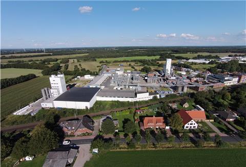 Vogelperspektive auf das Chemiewerk in Loxstedt (Reagens)