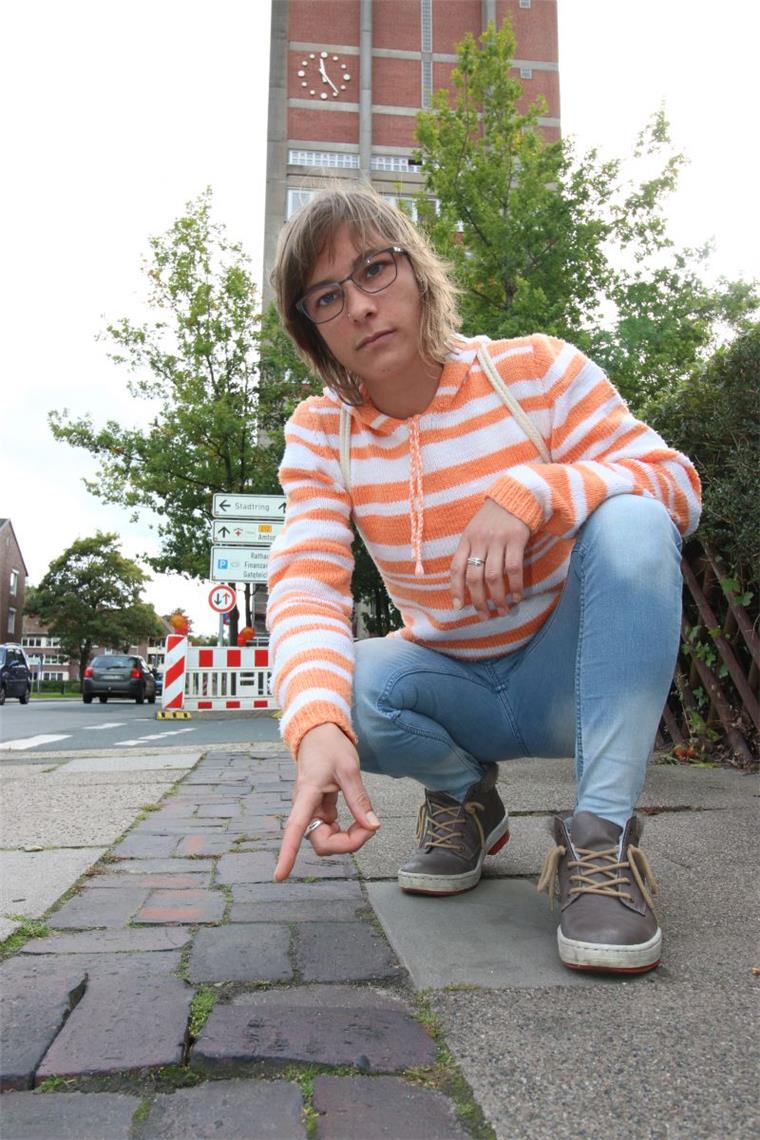 Rebecca Jacobs half dem verletzten Senior, der sich den Arm gebrochen hatte.