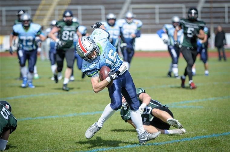 Receiver Marcell Gerdes  (links) und die Seahawks-Footballer wollen es am Sonntag gegen Wolfsburg besser machen als bei der Heimniederlage zum Saisonstart.