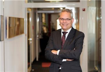 Rechtsanwalt Renke Havekost von der Kanzlei Dr. Schmel beantwortet Leserfragen zum Reiserecht in Corona-Zeiten.