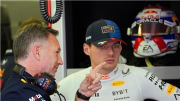 Red-Bull-Teamchef Christian Horner (l) und Max Verstappen.