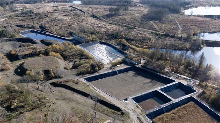 Regenwasser wird über mehrere Becken geleitet und dort gefiltert. 