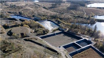 Regenwasser wird über mehrere Becken geleitet und dort gefiltert. 