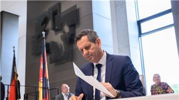 Regierungschef Lies unterstützt das Anliegen der Stadt Hannover, verletzte und traumatisierte Kinder aus den Kriegsgebieten aufzunehmen. (Archvibild)